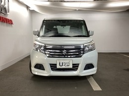 フロントマスクは個性もいっぱい！　人気の車です。