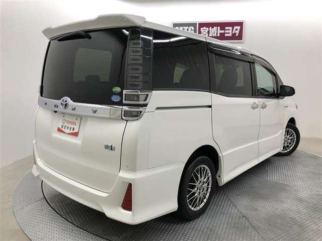 自動車保険やJAFも取扱いしています。土日も対応してますよ　♪♪