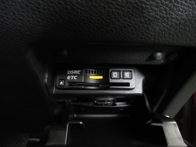 【ETC】便利なETC車載器も装備！高速道路の料金所もスムーズに通過できます。今や必須の装備ですね！お客様用にセットアップをしてのお渡しとなります！