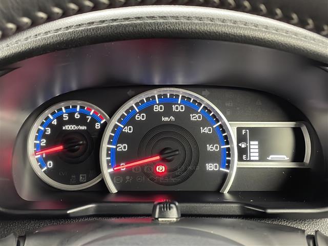 【スピードメーター】メーターがシンプルで見やすく運転しやすいですね！