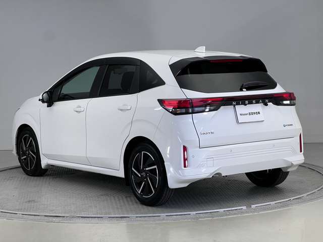 【ワイド保証】日産販売店の中古車には、無料で保証が付いています。走行距離無制限で、無料保証期間は1年間から。品質に自信があるから実現した、日産ならではの保証です。