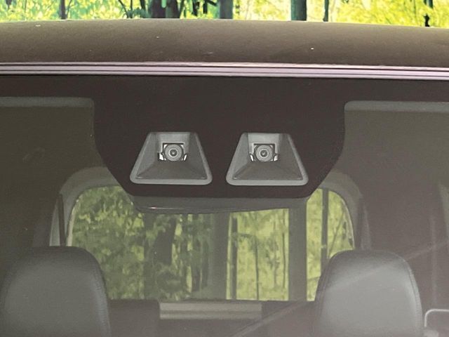 【スマートアシスト】走行中に前方の車両等を認識し、衝突しそうな時は警報とブレーキで衝突回避と被害軽減をアシスト。より安全にドライブをお楽しみいただけます。