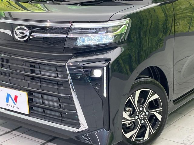 【LEDヘッドライト】悪天候や夜間走行時も良好な視界を確保し安心して運転できる高輝度LEDヘッドライトを装備！点灯速度が早く、消費電力も抑えられています。