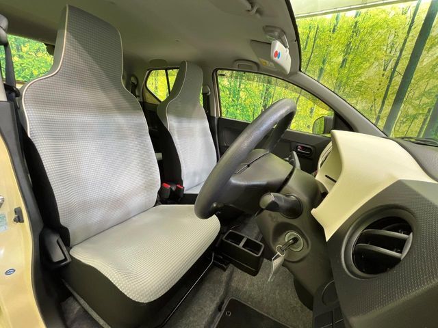 運転席シート廻りは使用感も少なく、良好な状態となっています。丁寧に使われていたことがよくわかりますね。