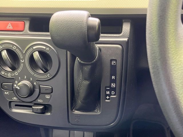 【フロアCVT】無段階変速機能でスムーズな走行をお楽しみいただけます♪エンジンパワーを無駄なく車輪に伝えるから低燃費にも貢献！