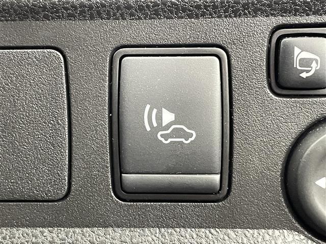 【車両接近通報装置】低速でモーターによる走行をしている時に、歩行者にクルマの接近を知らせ、注意を促します！一時停止スイッチでON/OFFの切り替えが可能です！