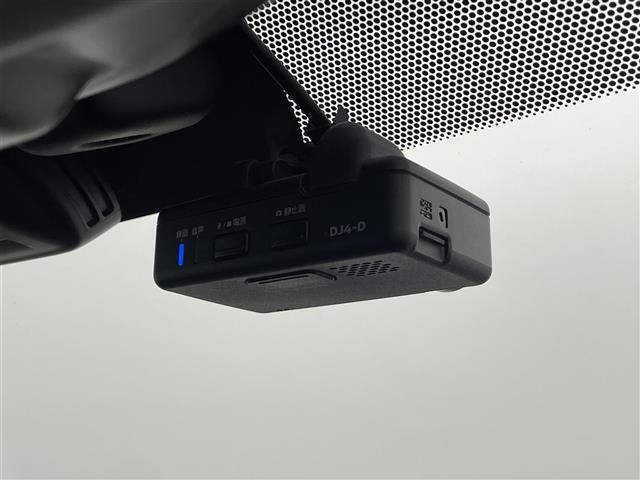 【純正ドライブレコーダー】映像・音声などの運転中の記録を残します。事故などを起こした起こされた時の証拠になりえますので、もしも時でも安心ですね。