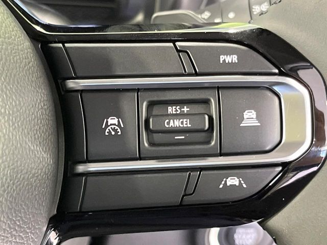 【アダプティブクルーズコントロール】高速道路での長距離走行が楽に！！自動で速度を保つクルーズコントロールが、衝突軽減システムと連携し、前方の車両を感知して車間を保つように速度調節してくれます！！