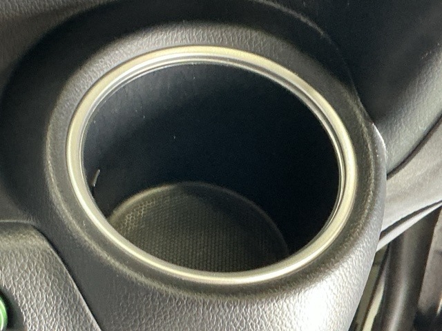 ドリンクホルダー/小物入れにもなって便利です