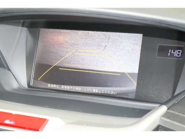 バックカメラが装備されており、後方の安全確認はもちろんのこと狭い場所での駐車や雨の日・夜間など視界の悪いコンディションでのストレスの軽減にもなります！