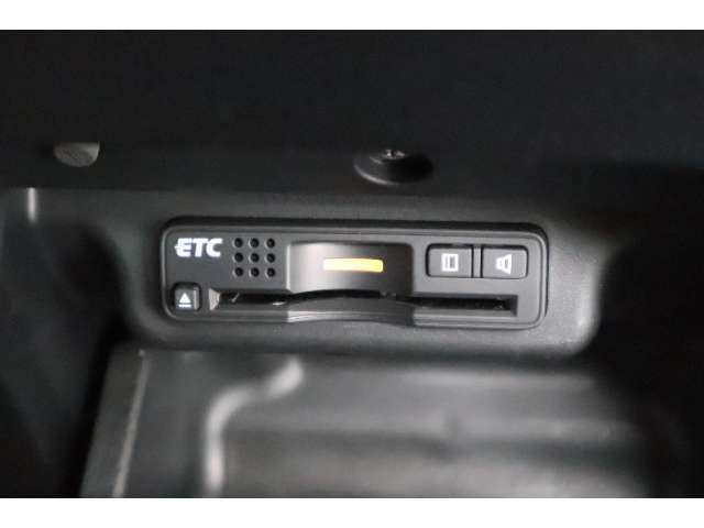 ETC車載器付ですので高速道路の料金所もノンストップです！高速道路の乗り降りがスムーズに行えます！！