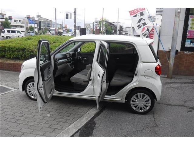 前席はシートヒーター付きです。