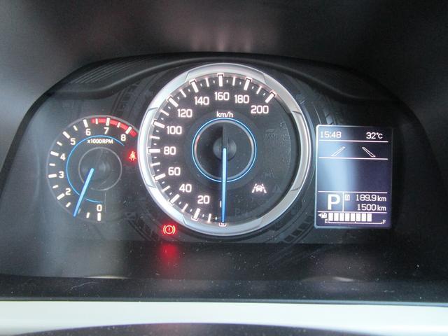 スピードやエンジン回転数、衝突被害軽減ブレーキなどの警報が一目でわかるメーターです。