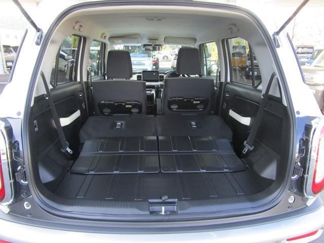 後部座席を倒すと大容量のラゲッジルームに！