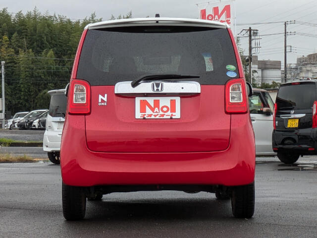 「当社のこだわり」入庫後のお車は選任スタッフによる細部清掃を実施しております。足回り、エンジンルーム、室内、室外を隅々まで綺麗にしております。展示車はキレイです。全国配送も可能ですのでご相談下さい！