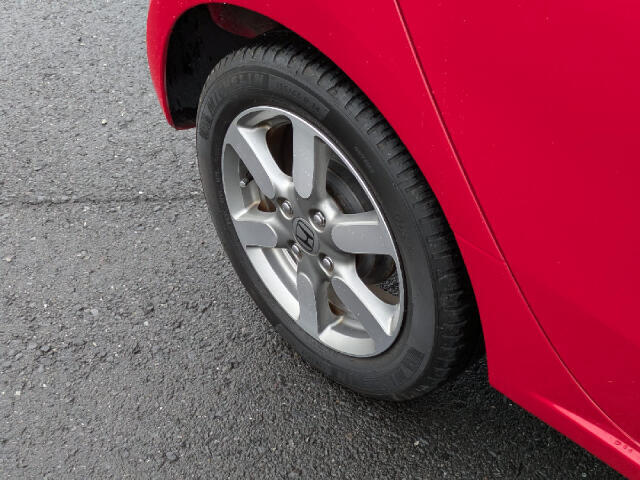 【当店のこだわり】入庫後のお車は選任スタッフによる細部清掃を実施しております。足回り、エンジンルーム、室内、室外を隅々まで綺麗にしております。展示車はピカピカです。全国配送も可能ですのでご相談下さい！