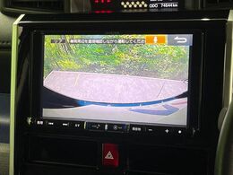 【バックカメラ】駐車時に後方がリアルタイム映像で確認できます。大型商業施設や立体駐車場での駐車時や、夜間のバック時に大活躍！運転スキルに関わらず、今や必須となった装備のひとつです！