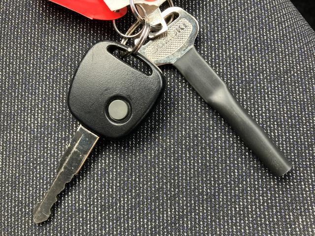 【キーレスエントリー】鍵の開け閉めはボタンひとつ☆少し遠くからボタンを押してカギを開けておけばすぐに乗り込めますね！