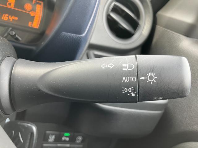 【オートライトシステム】夕方暗くなってきても自動でライトを点けてくれるから運転に集中できますね♪高速道路等トンネルが多い所でも気にせずに走ることができますよ！！