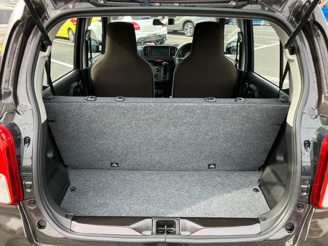 【ラゲッジ】バックドア開口部幅を広く確保した設計になっているので、ラゲッジルームの荷物の出し入れがラクにできますよ◎