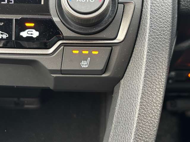 【シートヒーター】冬場にはとても重宝します。