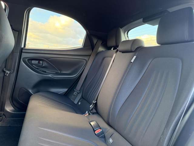 後部座席もゆったり座れます♪