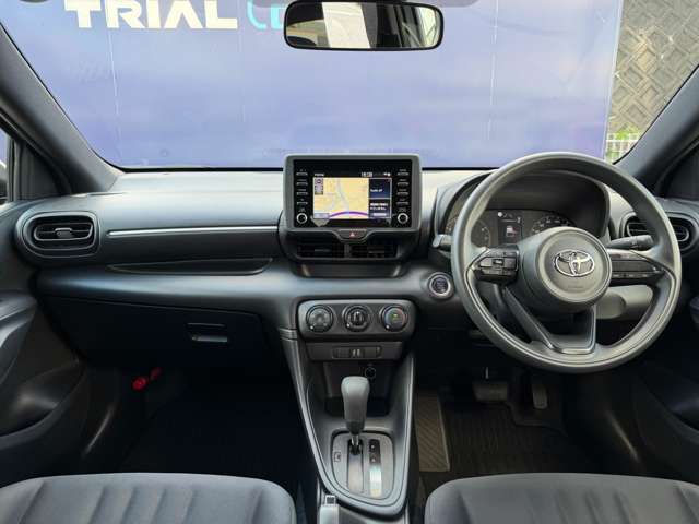 視界も広くスッキリとした運転席回り♪