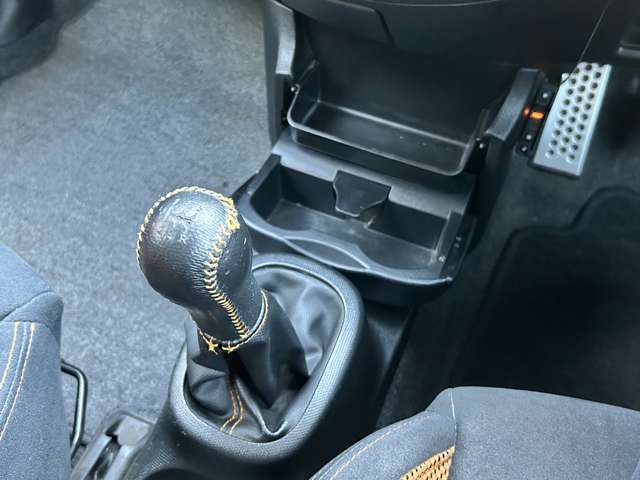 【中古】 サラ金マーチ 日産 マーチ 12SR・2006(H18)年式・白・1200cc・ESKプランニング