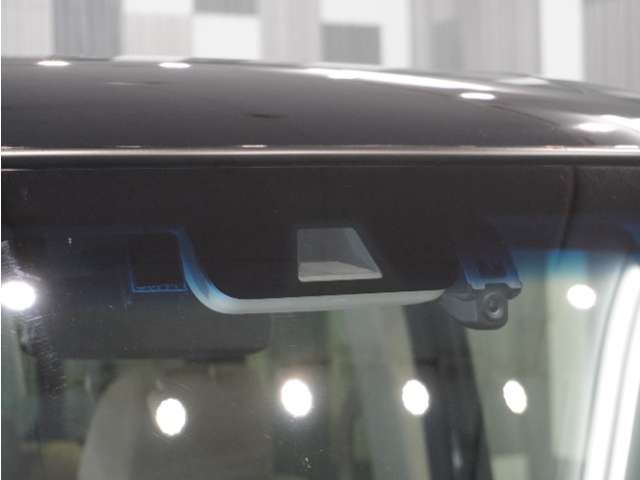 運転する人も、そうでない人も、家族みんなが安心して、自由にお出かけできる生活をサポートする先進機能。