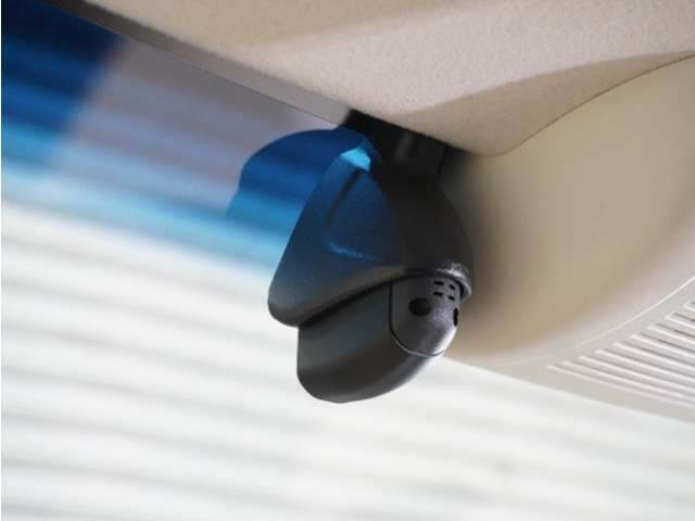 【ドライブレコーダー】万が一のときにしっかりと証拠を残しましょう！旅の思い出をドライブ映像としても残せます！　わずかなご負担で最新機種の装着も可能です。お気軽にお申し付けください。