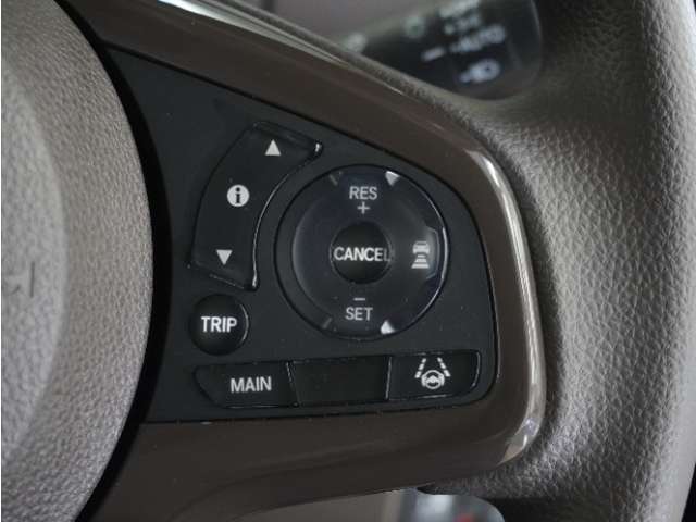 【ホンダセンシング】衝突を予測してブレーキをかけたり、前のクルマにちょうどいい距離でついていったりできる多彩な安心・快適機能を搭載した先進の安全運転支援システム。