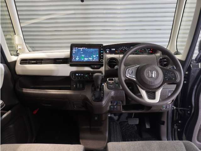 【室内】シートや内装各部への徹底した清掃を実施。