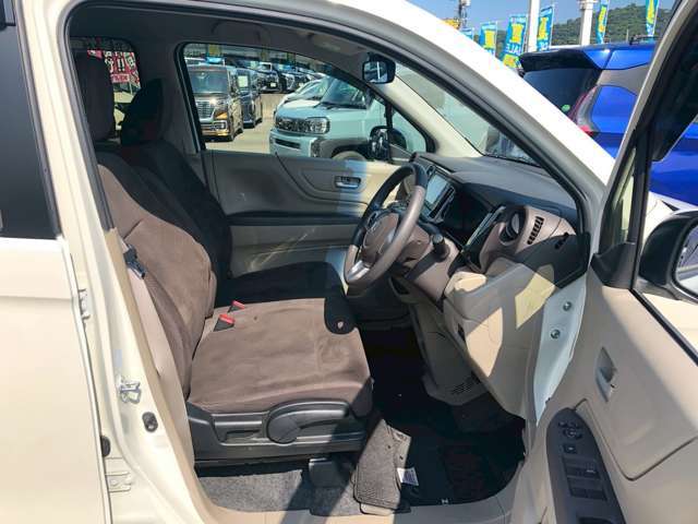 展示されるお車は、仕入担当者、商品管理センター、販売担当者等の入念なチェックを受け、基準をクリアした物件のみです。