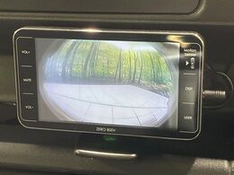 【バックカメラ】駐車時に後方がリアルタイム映像で確認できます。大型商業施設や立体駐車場での駐車時や、夜間のバック時に大活躍！運転スキルに関わらず、今や必須となった装備のひとつです！
