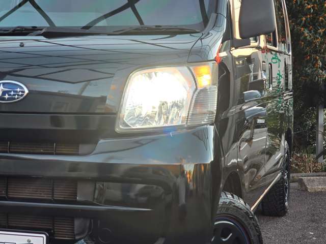 【LEDヘッドライト】非常に明るく前方を照らしてくれるので、悪天候や夜間の走行時も視界良好で安心してお乗りいただけます。