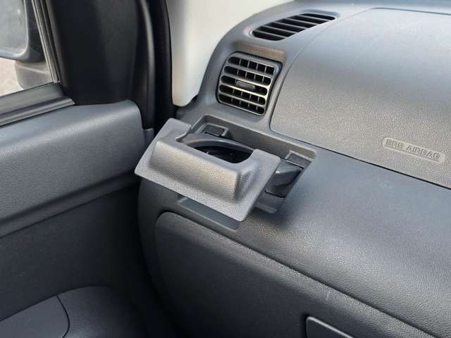 ドリンクホルダーも純正でございます！