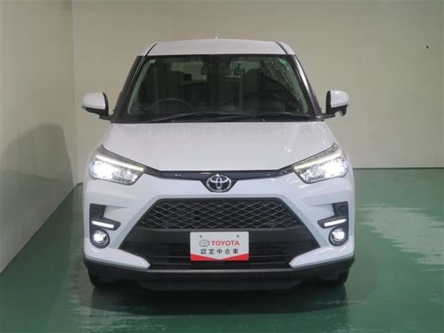 明度の高いLEDヘッドライトで、夜間の運転も安心です。