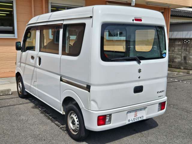 全席ドアバイザー付なので雨の日の換気も快適です♪付いていないと不便に感じる事も多いので嬉しい装備です♪