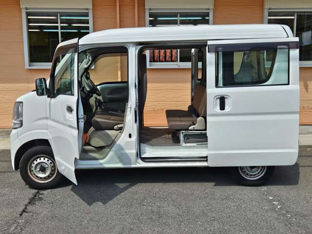 両側スライドドアが魅力的♪どちらからでも乗り降りや荷物の積み込みができるのでとっても便利♪
