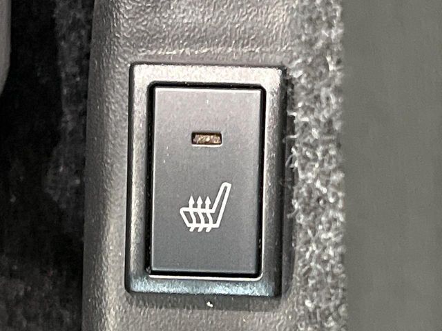 【シートヒーター】寒い日に重宝するシートヒーター！エアコンより早く温まってくれるので寒がりの人も安心ですね♪エアコンの温風は乾燥するから苦手、という方にもをおすすめです。