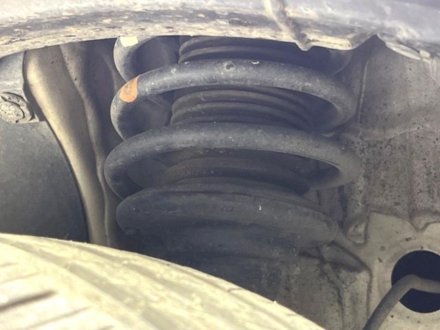 お車を安心してお乗りいただく為には、足回りの定期点検が欠かせません。サービスサポート（有償保証）では無料点検もご提供しており、安心のカーライフをお過ごしいただけるサポート体制が整っています。