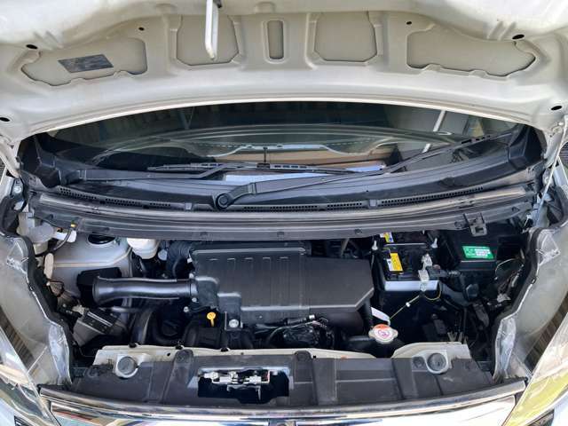 当社は自社認証整備工場も完備しており、納車前整備や一般車検・点検など、お客様が安心して長くお使い頂ける様にメンテナンス面に対して細かく整備しております。ご納車もご安心下さい