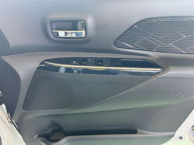 乗り降りもしやすいお車になります。