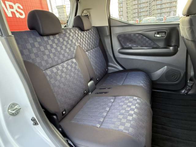 ゆったりくつろげる後席シートです！