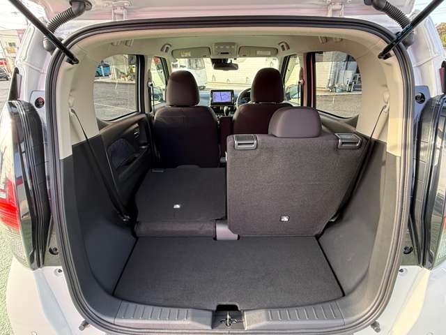 片側シート前倒しも可能です。シーンに合わせたアレンジに対応