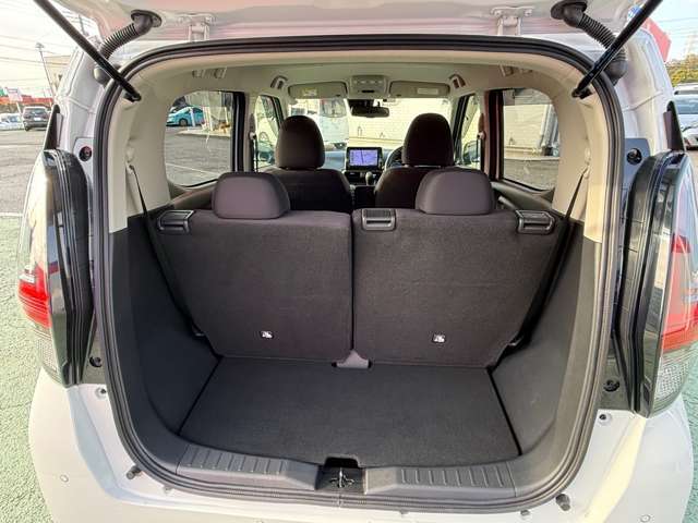 軽自動車の荷室は通常時は少し物足りなさもあるもの・・・でも、アレンジ可能です。