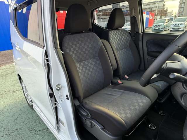 体にフィットするシートでストレスフリー！快適なドライブをお楽しみください◎