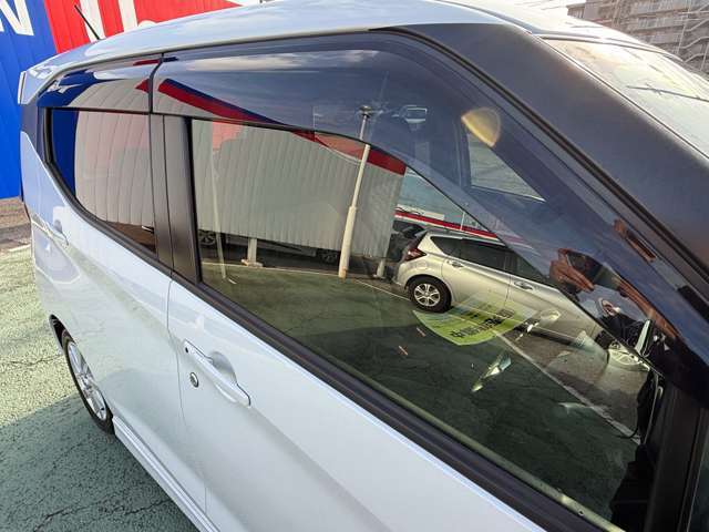 プラスチックバイザー搭載