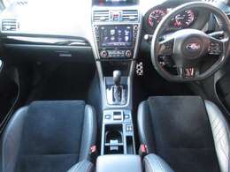 ご納車後も安心なプレミアム保証をご提案いたします。ナビや電装品、エアコンなども含めた600項目の充実した保証内容と安心のロードサービス付帯でサポートいたします。詳細はお尋ねください。