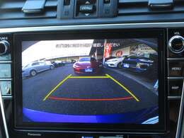 バックが苦手な方は必見！ライン表示付きのバックモニターが障害物を映し出してくれます！